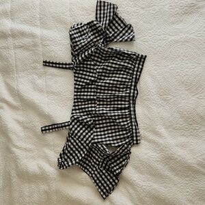 Sans Souci Cold Shoulder Crop Top